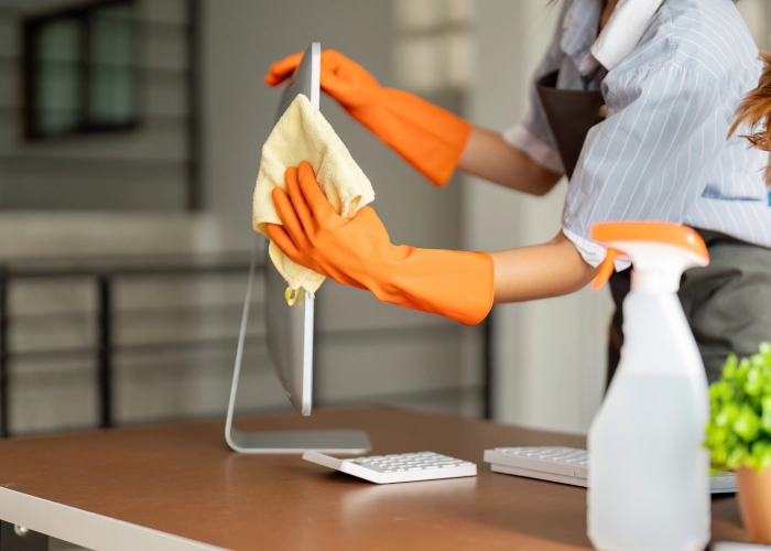 Office cleaning in Yorkville M6A 0A2